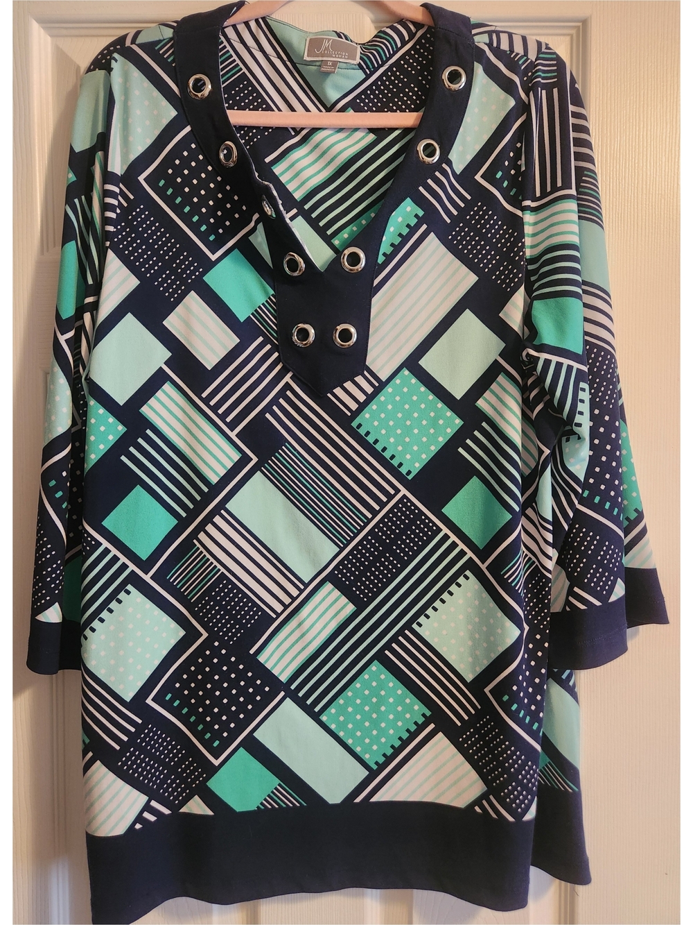JM Collection Navy and Mint Geometric Grommet V-Neck Tunic